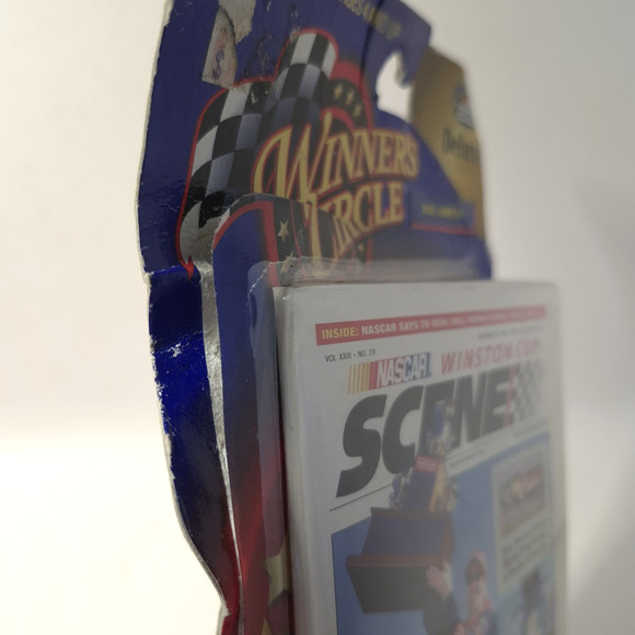 Vintage Winners Circle Dale Jarrett #88 1:64 Deluxe Collection 2000 - Picture 3 of 14